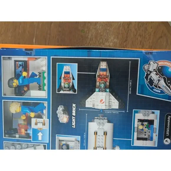 LEGO CITY: Lunar Space Station (60227) NEW SEALED - Picture 3 of 8